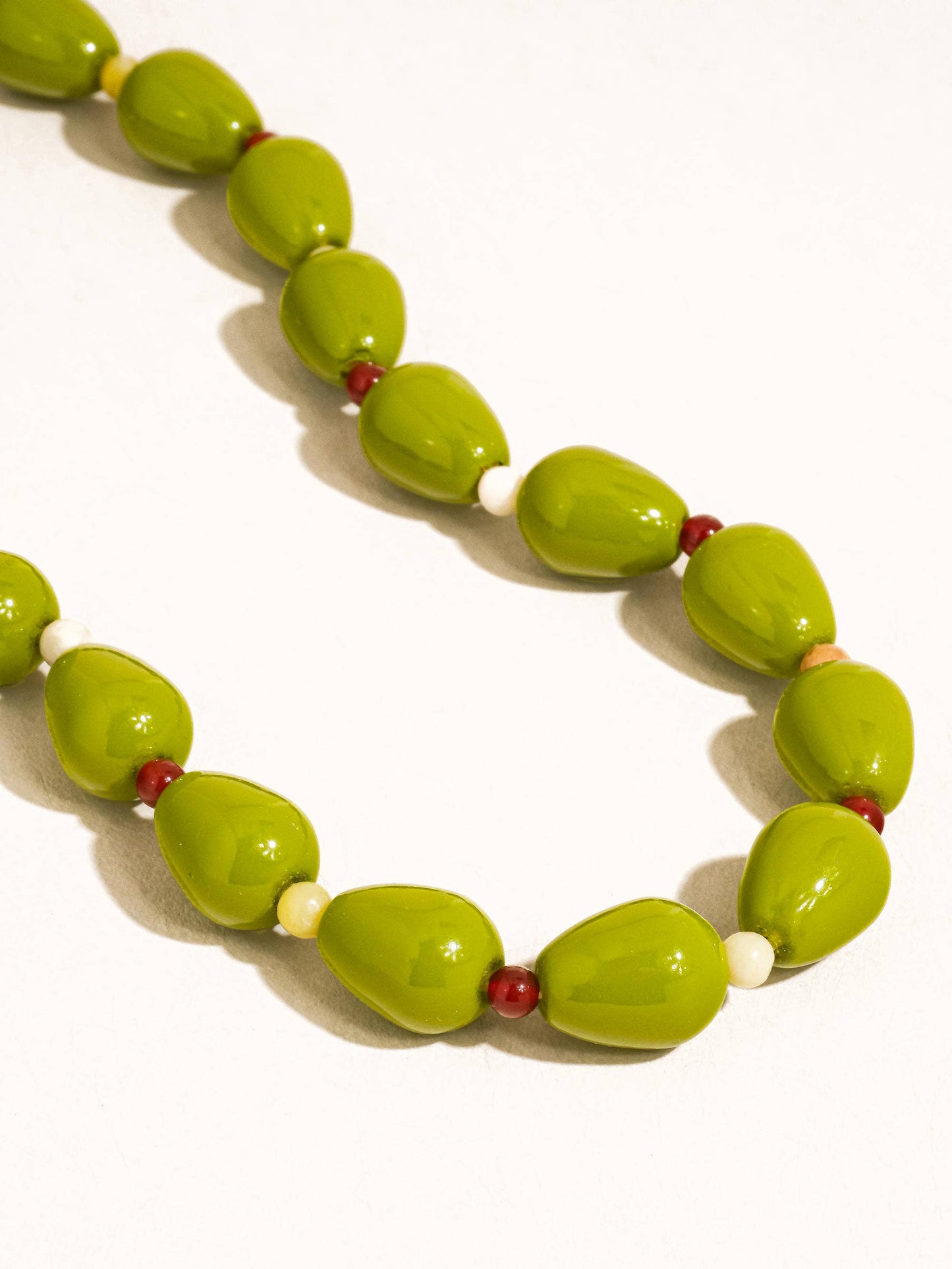 Retro Chunky Vintage Olive Beaded Necklace
