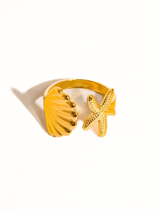 Étoilé 18K Gold Non-Tarnish Star and Shell Ring: Yellow Gold