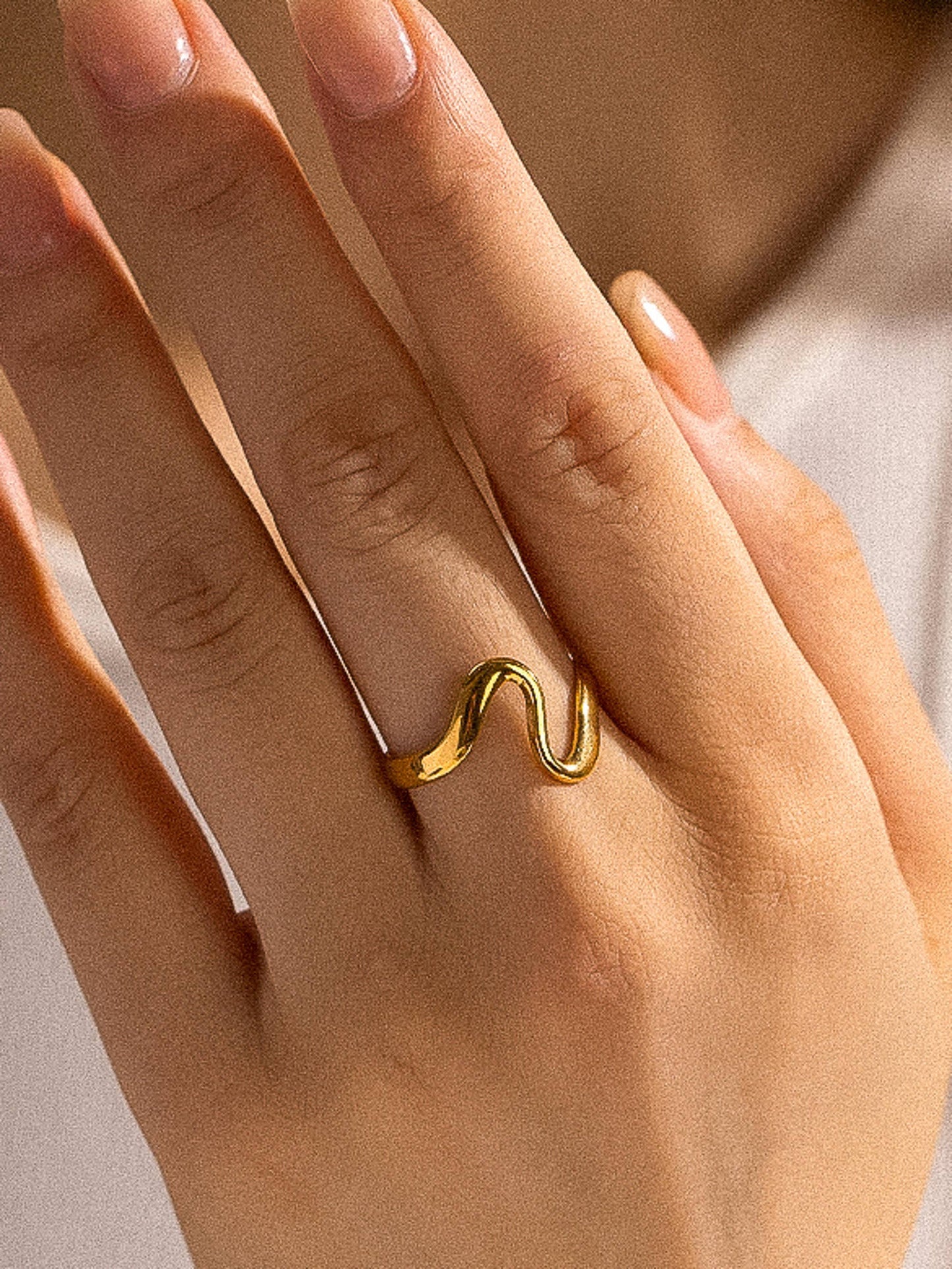 Arther 18K Gold Non-Tarnish Abstract Thin Ring