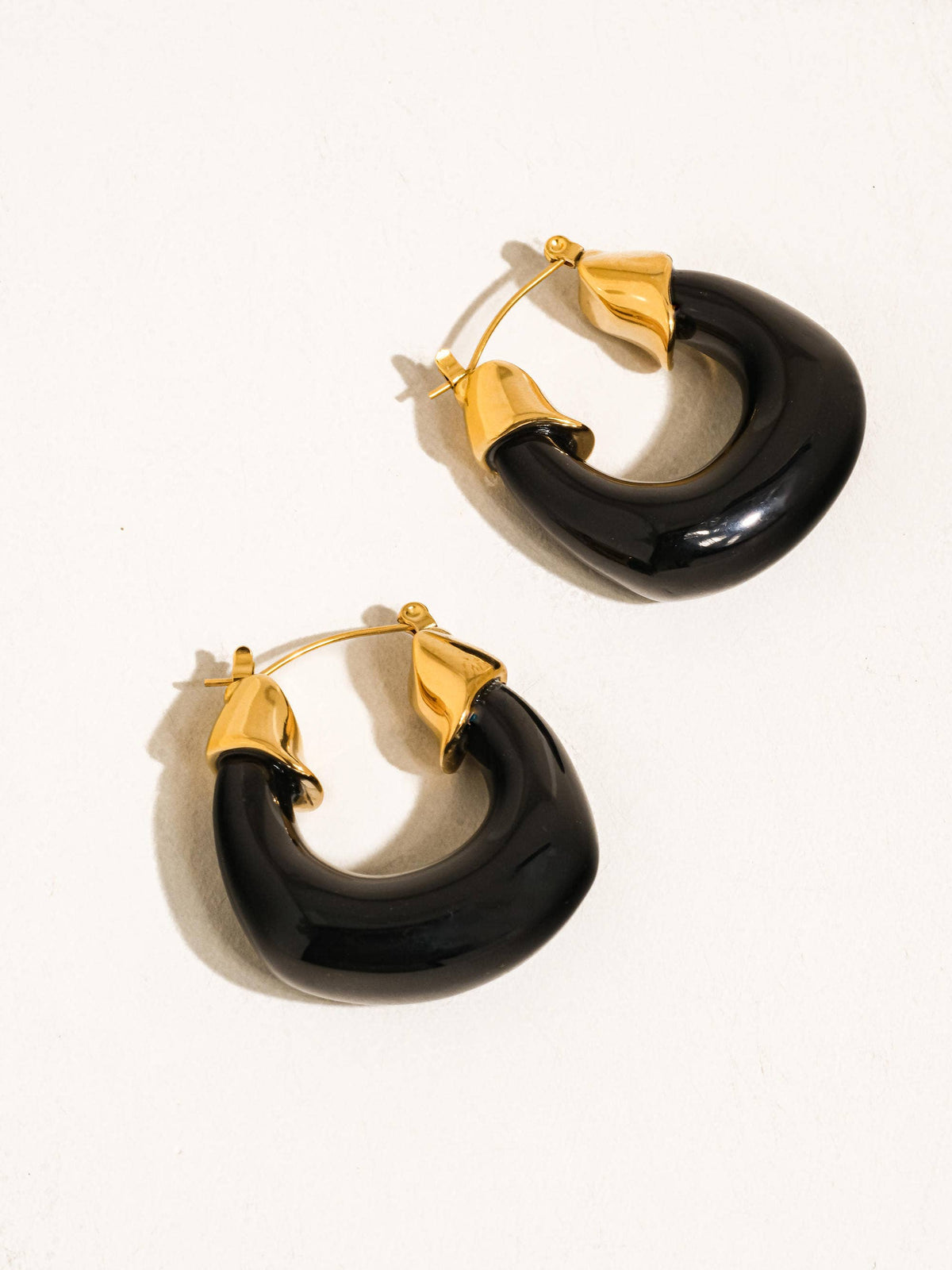 Arlowe 18K Gold Non-Tarnish Resin Hoop Earrings: Black