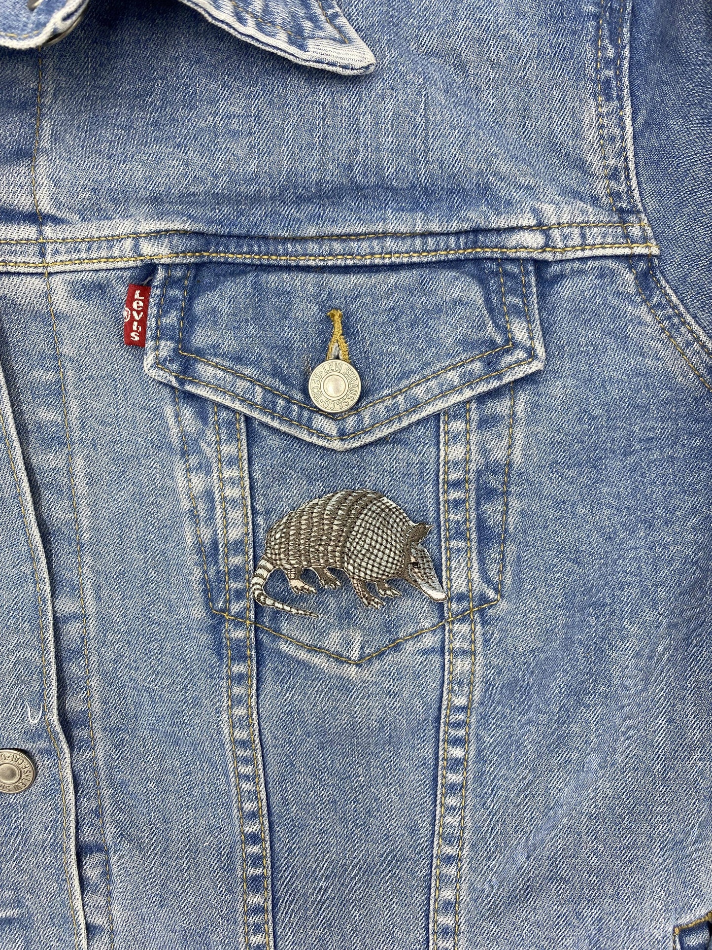 Armadillo - Facing Right, Gray, 9 Nine Banded, Iron On Patch