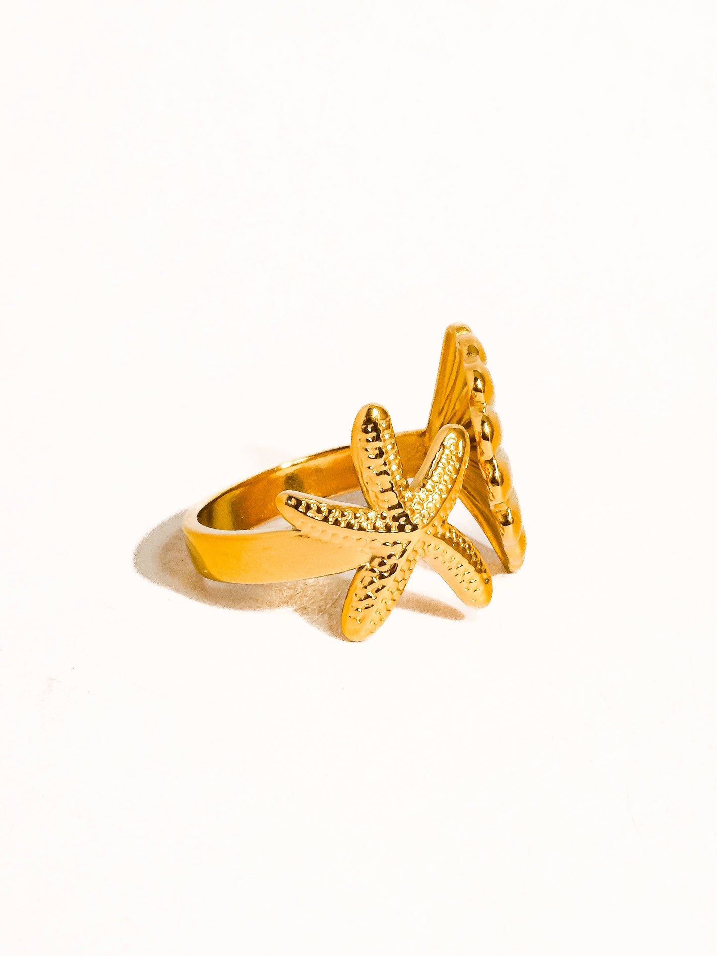 Étoilé 18K Gold Non-Tarnish Star and Shell Ring: Yellow Gold