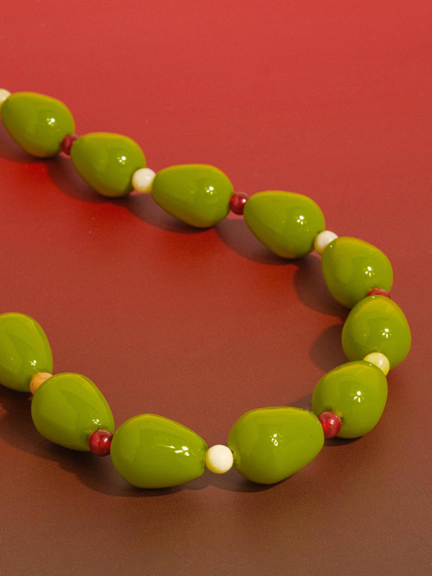 Retro Chunky Vintage Olive Beaded Necklace
