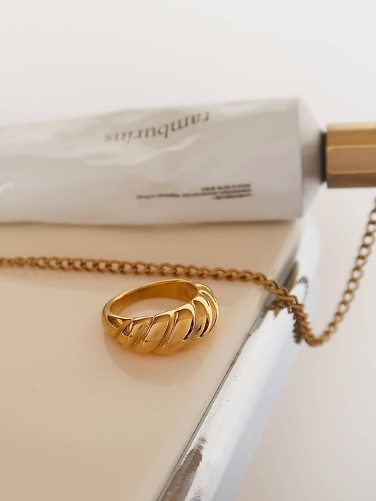 Wallace 18K Gold Non-Tarnish Croissant Ring: Size 8