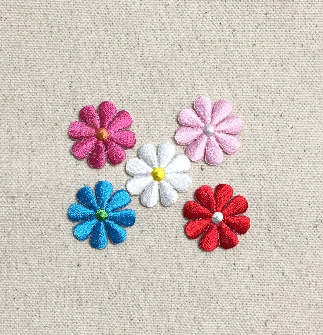 Small - Daisy Flower - COLOR CHOICE: Fuchsia, Turquoise Blue, White, Red, Light Pink- Iron on Applique - Embroidered Patch - 694071: Pink