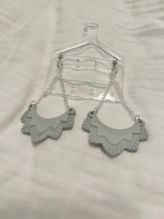 Grey Scallop Chain Dangles